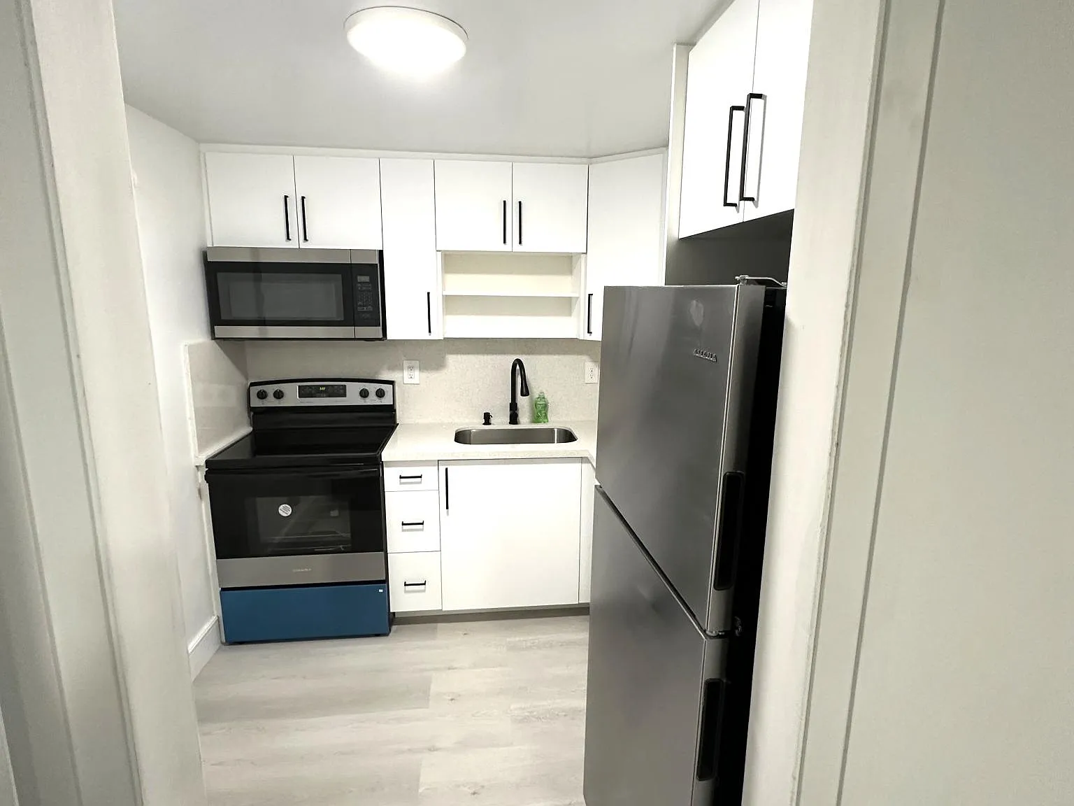 2 bed, 904 sqft, $2,500 — Photo 3