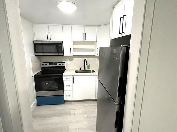 3rd image of 1755 W 60th St APT D205
