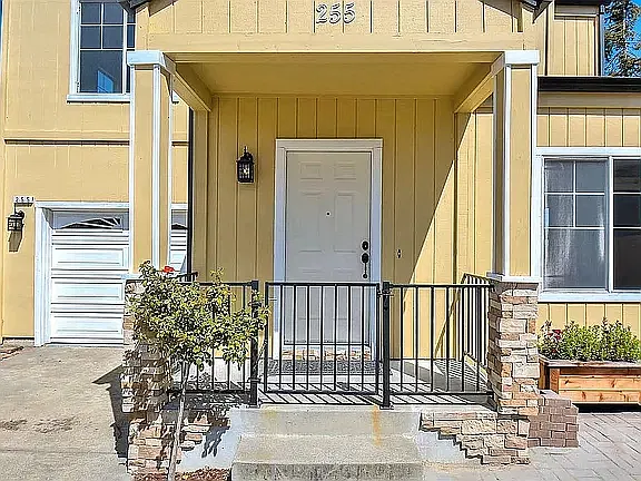 3 bed, 2.5 bath, 1268 sqft, $3,400 — Photo 2