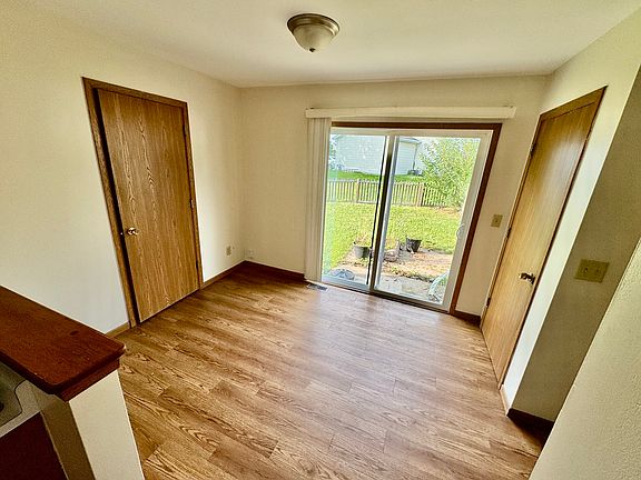 4th image of 1383 Moluf St
