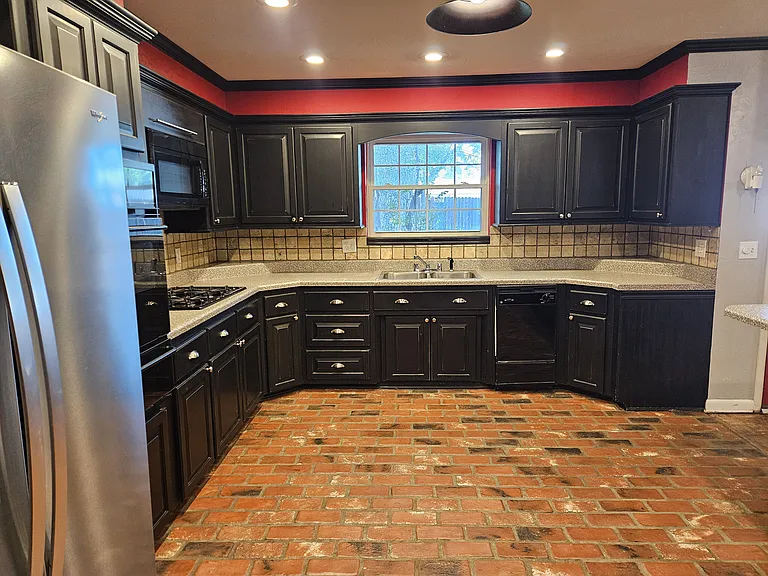 641 W Beam Ave — Photo 2