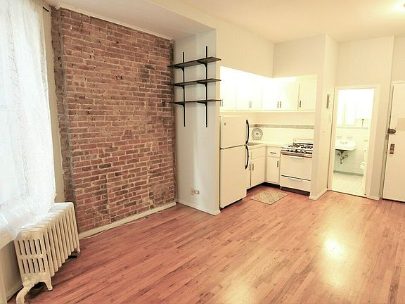 2nd image of 726 Amsterdam Ave #C4