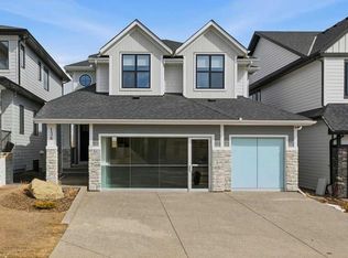 136 W Creekstone Hl SW, Calgary, AB T2X5G6