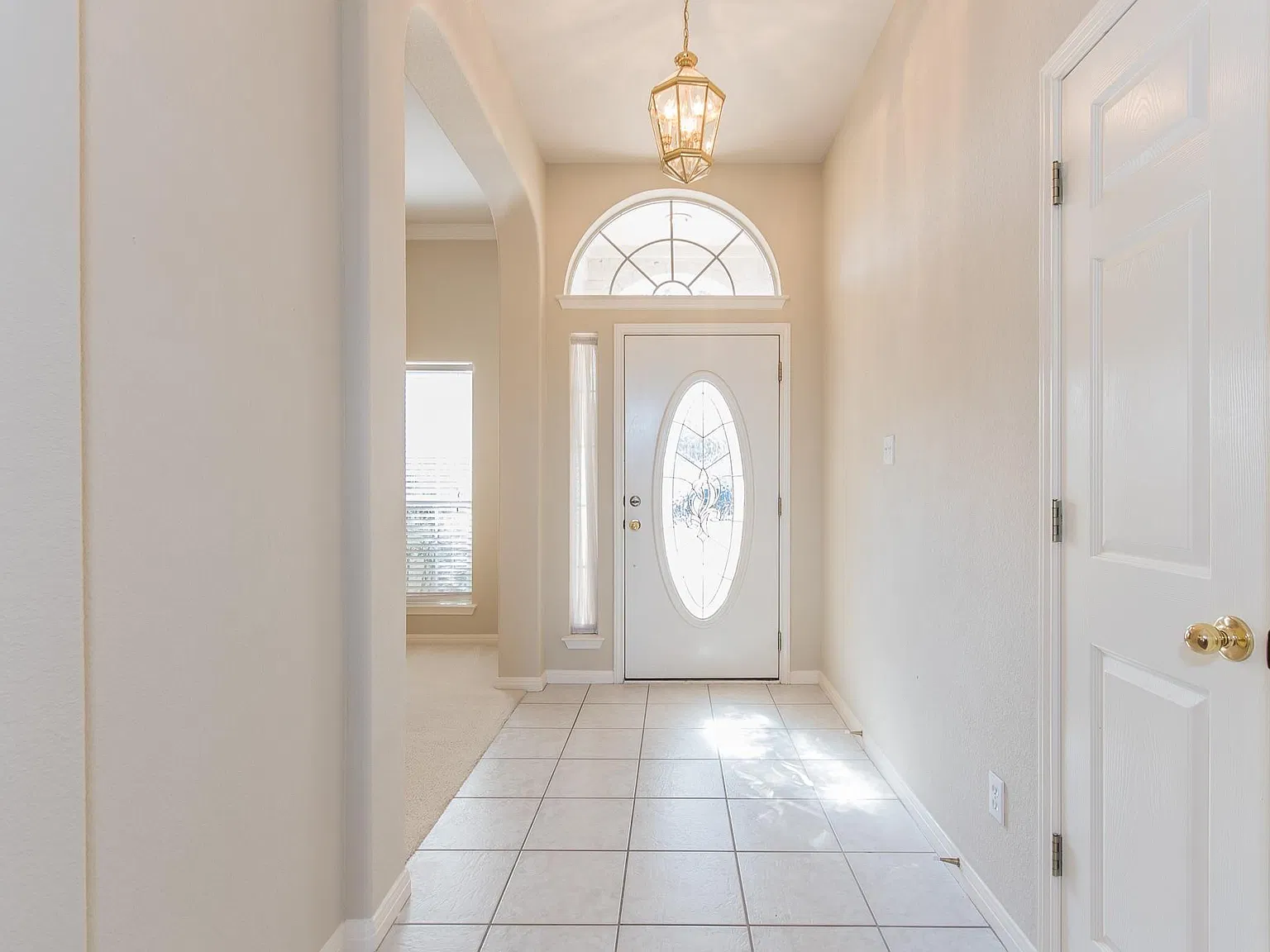 4 bed, 2.0 bath, 2367 sqft, $2,425 — Photo 3