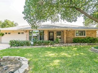224 Meadowhill Dr, Benbrook, TX 76126