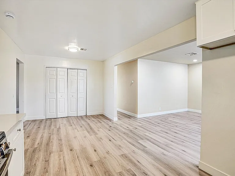 452 Wilshire Ave — Photo 8