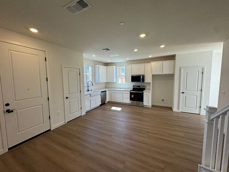211 Stargaze Ln — Photo 3