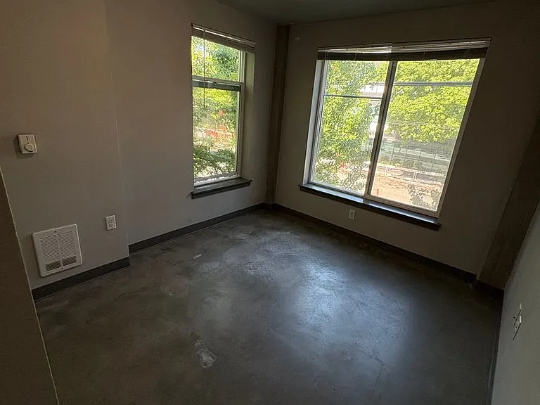 Eastlake Flats — Photo 32