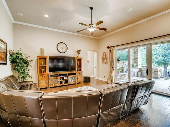 4th image of 421 Escondido Dr