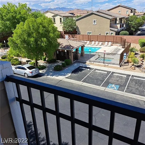 4 bed, 3.5 bath, 2031 sqft, $2,200 — Photo 2