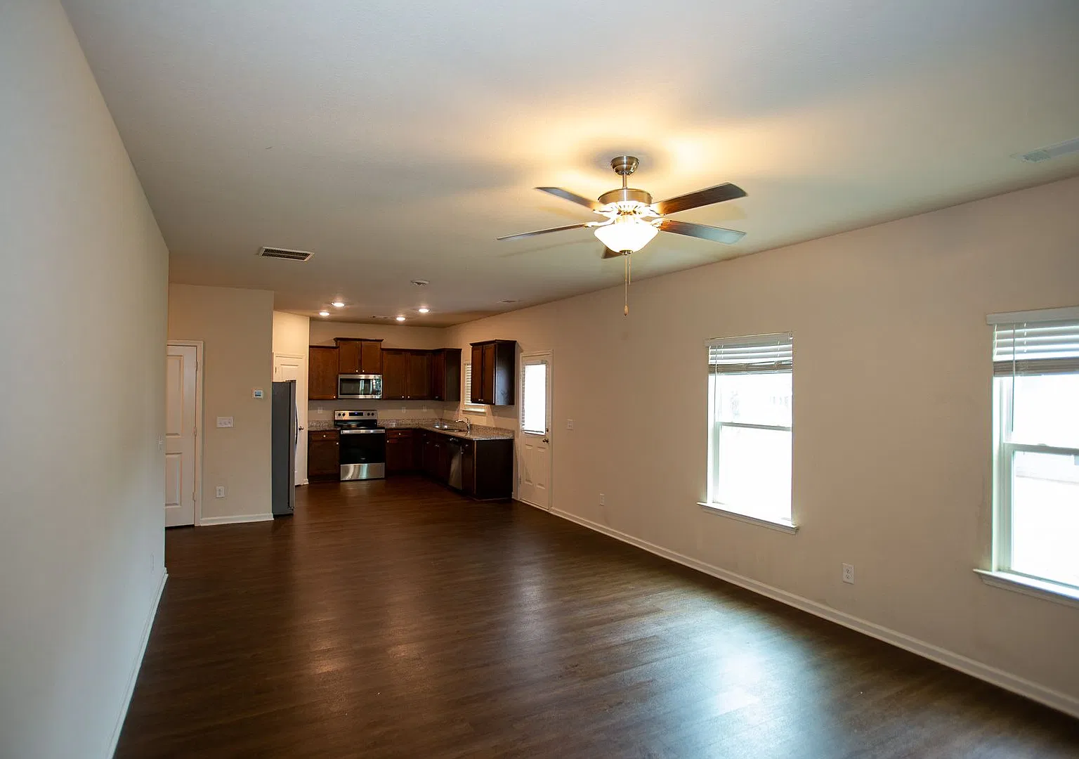Beautiful. spacious 4 bedroom house in Athens, GA! — Photo 2