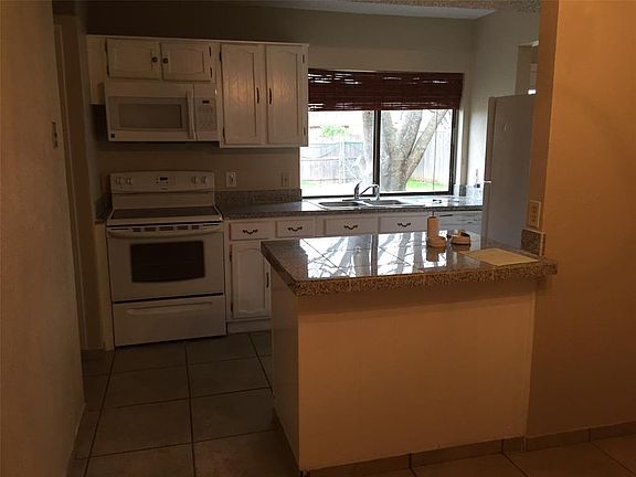 4th image of 3420 Green Hill Dr