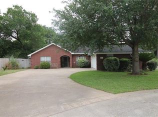 808 Craddock Ct, Smithville, TX 78957