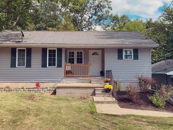 670 Marina Cir, Creal Springs, IL 62922