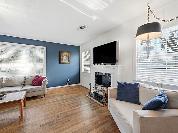 2nd image of 2129 Cardinal Ln