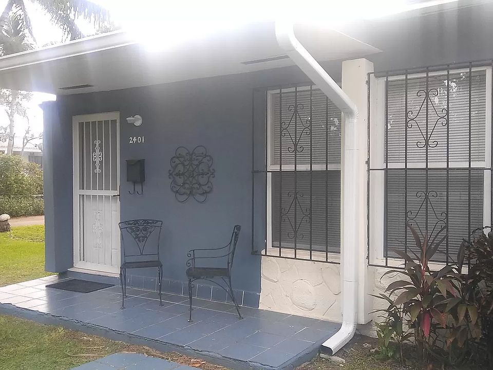 1st image of 2401 NE 183rd St
