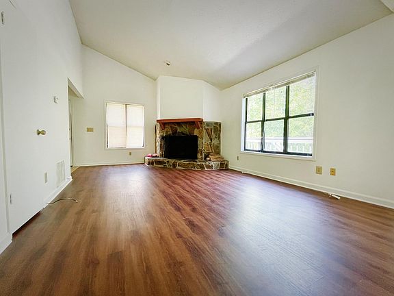 4th image of 2889-2889 Lakemont Dr SW