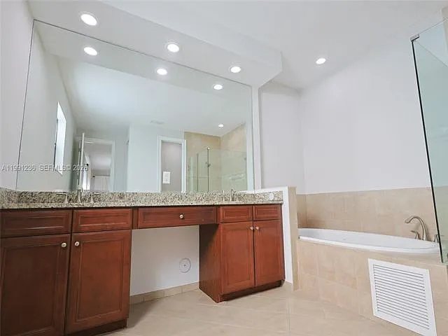 8800 NW 98th Ct — Photo 15