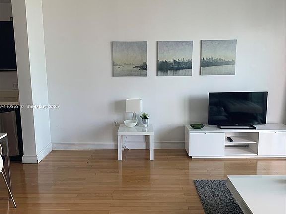 5th image of 90 SW 3rd St APT 1211