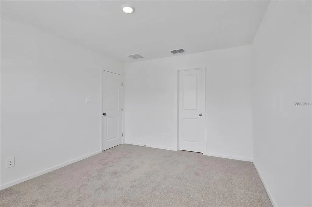 3 bed, 2.5 bath, 1378 sqft, $2,100 — Photo 4