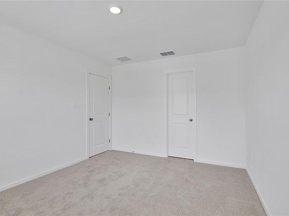 4th image of 937 Phoenix St