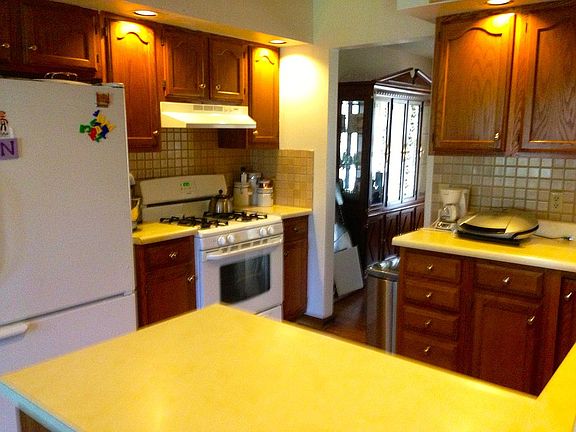4th image of 429 Salem Dr