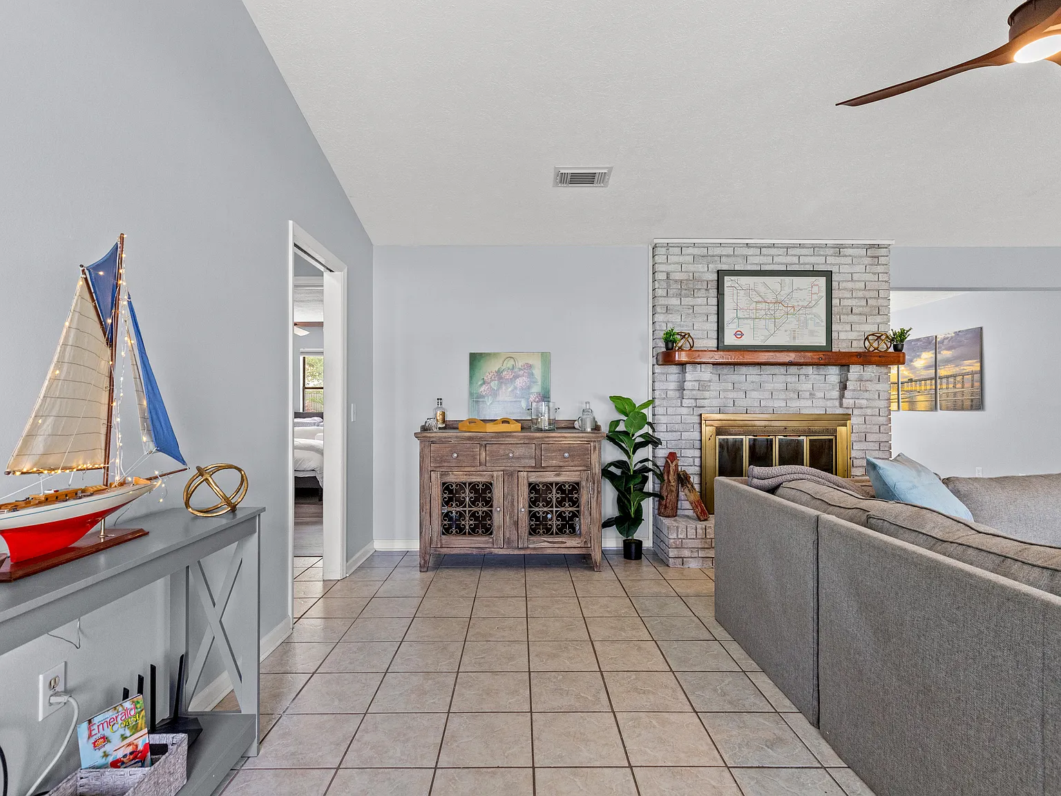 3 bed, 1587 sqft, $3,100 — Photo 3