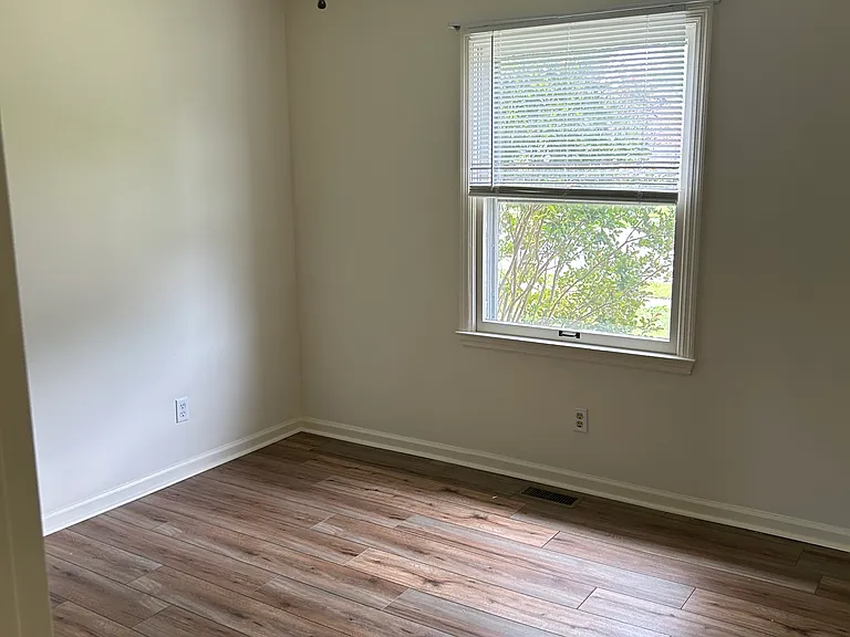300 E Brown St — Photo 5
