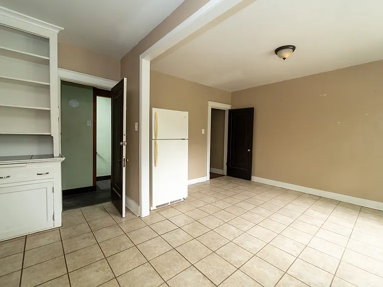 375 Gross St — Photo 5
