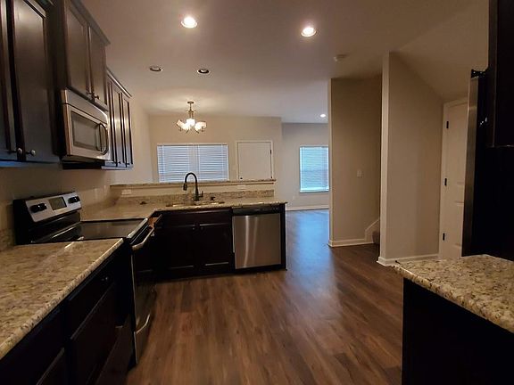 3rd image of 1018 Grand Teton Dr
