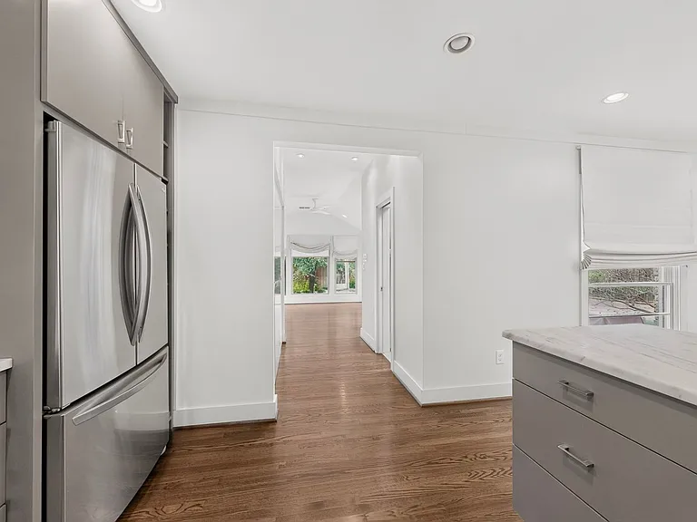 2323 Barberry Dr — Photo 19