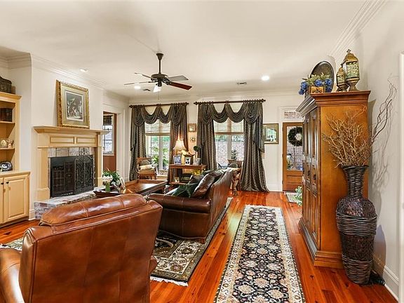 5th image of 29 Fairway Oaks Dr