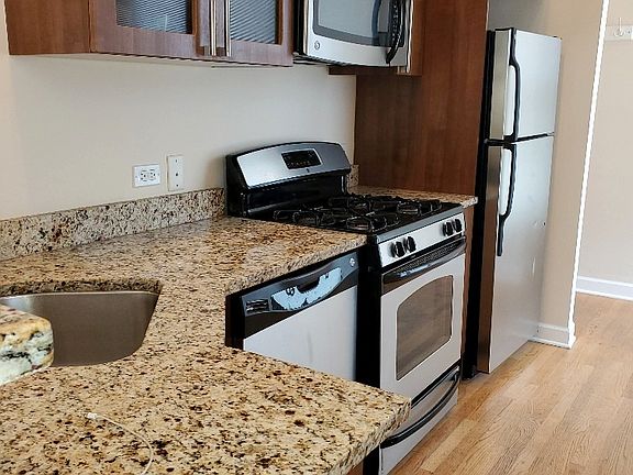 2nd image of 948 N Washtenaw Ave APT 1N