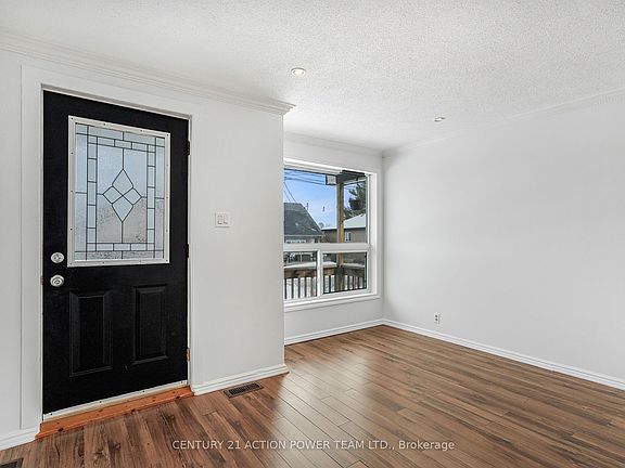 5th image of 983 Chapman St