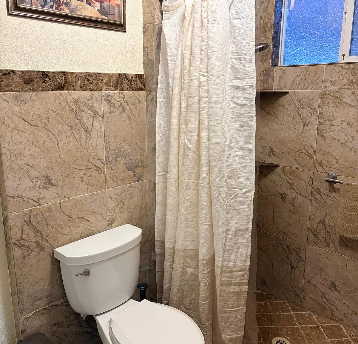 6 bed, 1963 sqft, $1,000 — Photo 3