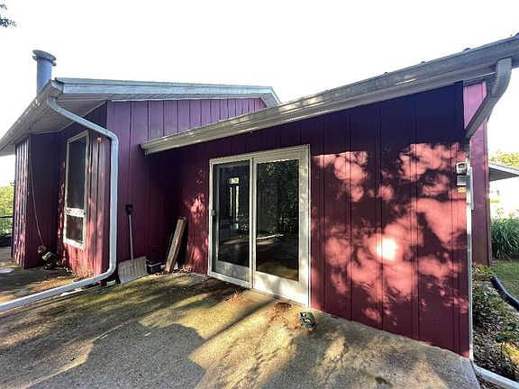 3rd image of 2303 Douglas Dr