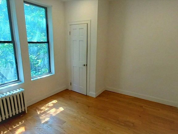 3rd image of 508 W 180th St APT 23