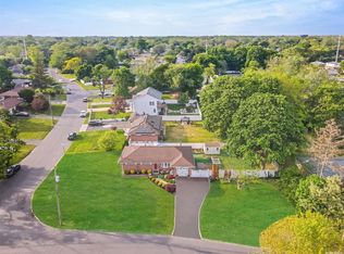 7 Standish Rd, Brentwood, NY 11717