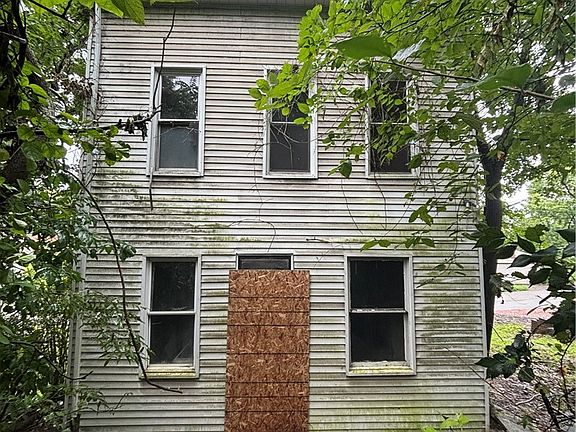 3rd image of 1134 Fabyan St