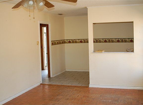 Dining rm