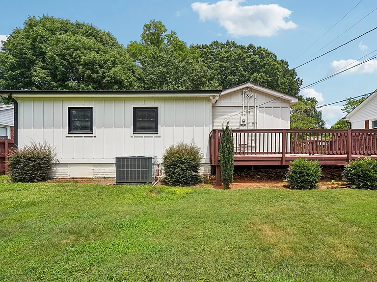 2318 Amesbury Ave — Photo 30