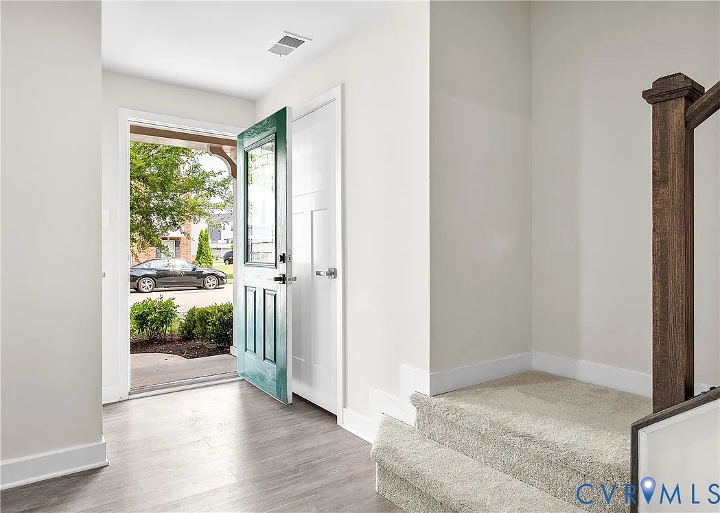 3 bed, 2.0 bath, 2160 sqft, $2,450 — Photo 3
