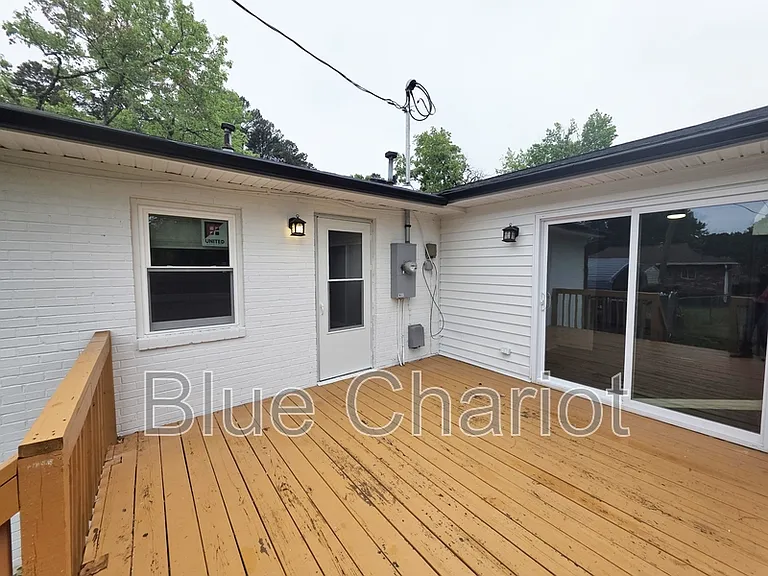 837 Waring St — Photo 17