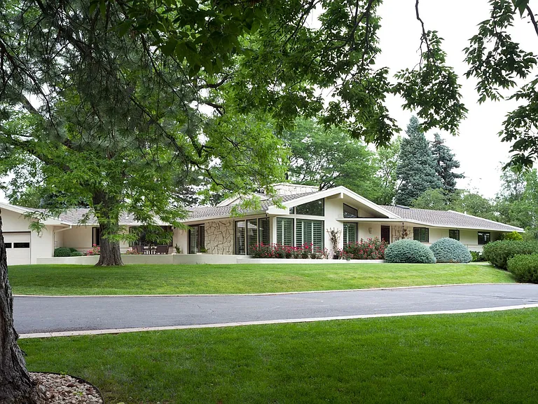 5416 Sunset Dr — Photo 1