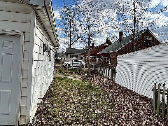 4th image of 455 E 250th St