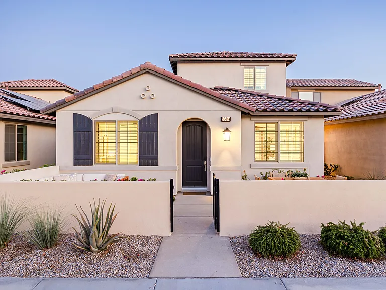 Welcome in to Cactus Cove, luxury awaits you!