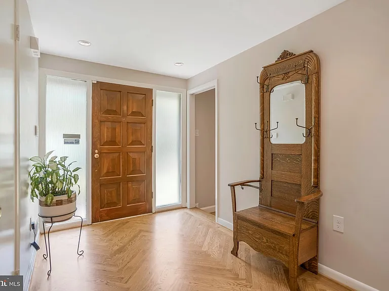 1715 Hollinwood Dr — Photo 5