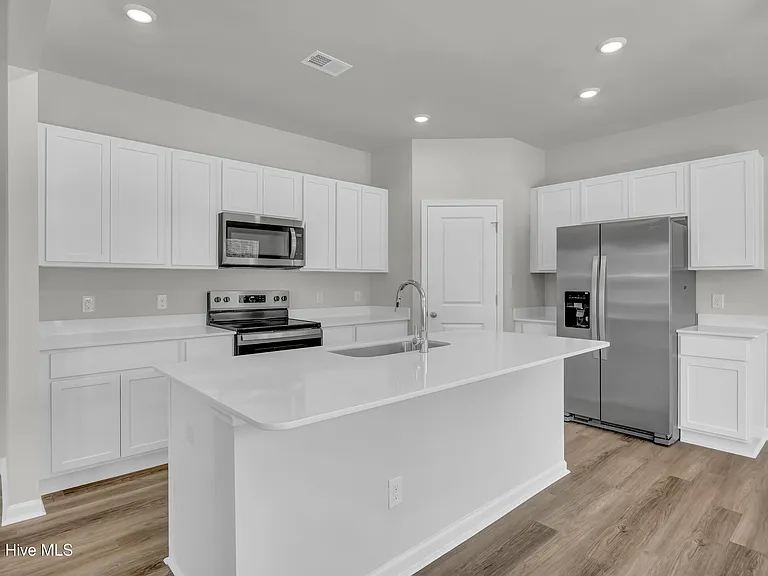 1095 Hanson Dr — Photo 6
