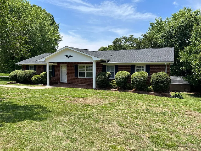 370 Farmbrooke Ln — Photo 2