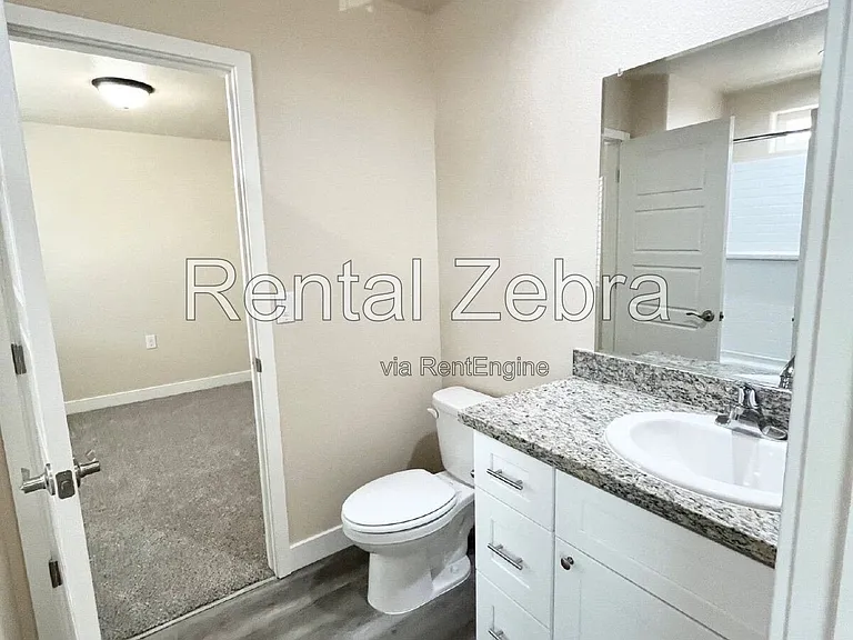1310 Playa Del Rey Dr — Photo 16